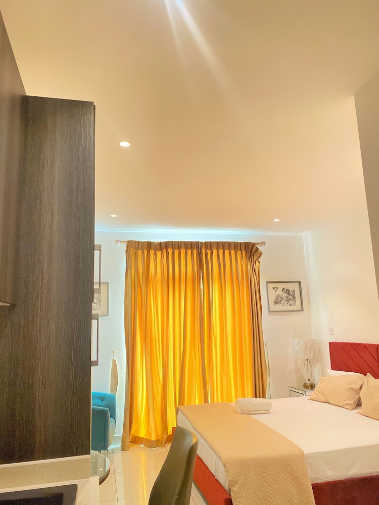 Splendid Apartments at Embassy Gardens