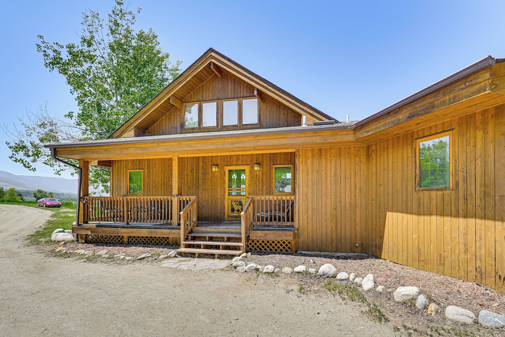 1 Mi to Dtwn Red Lodge: Mtn-view Cabin Getaway