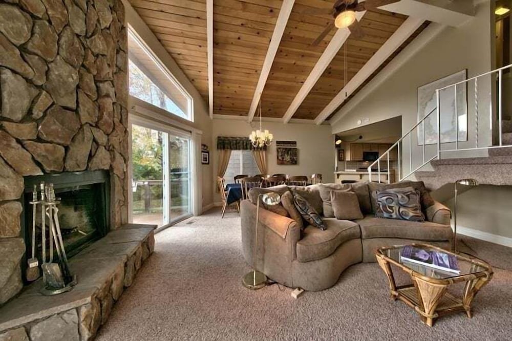 1673 Venice Drive 4 Bedroom Home