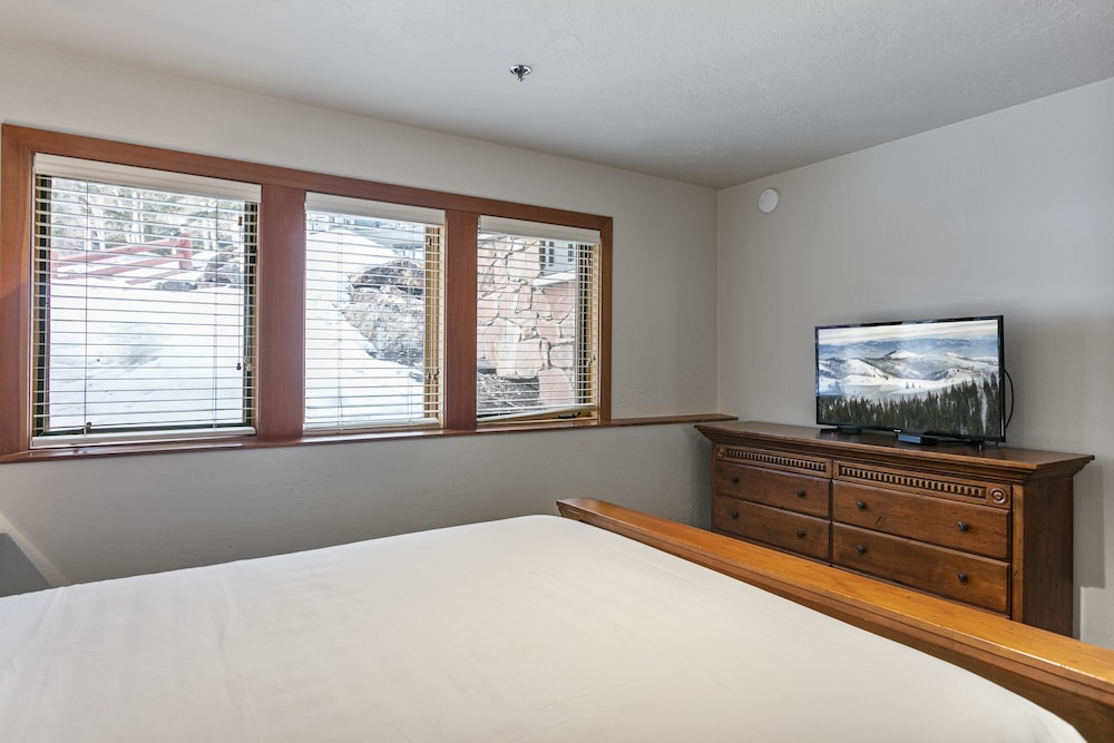 11 - Two Bedroom with Spa Enclave 2 Condo