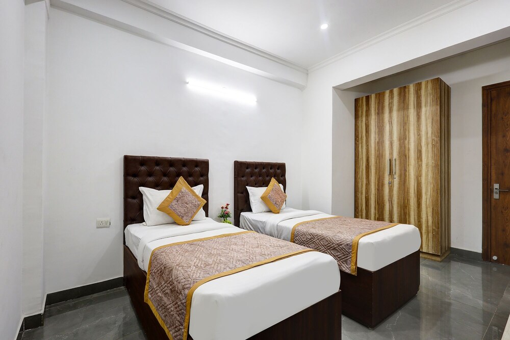 Fabhotel La Corporate Suite