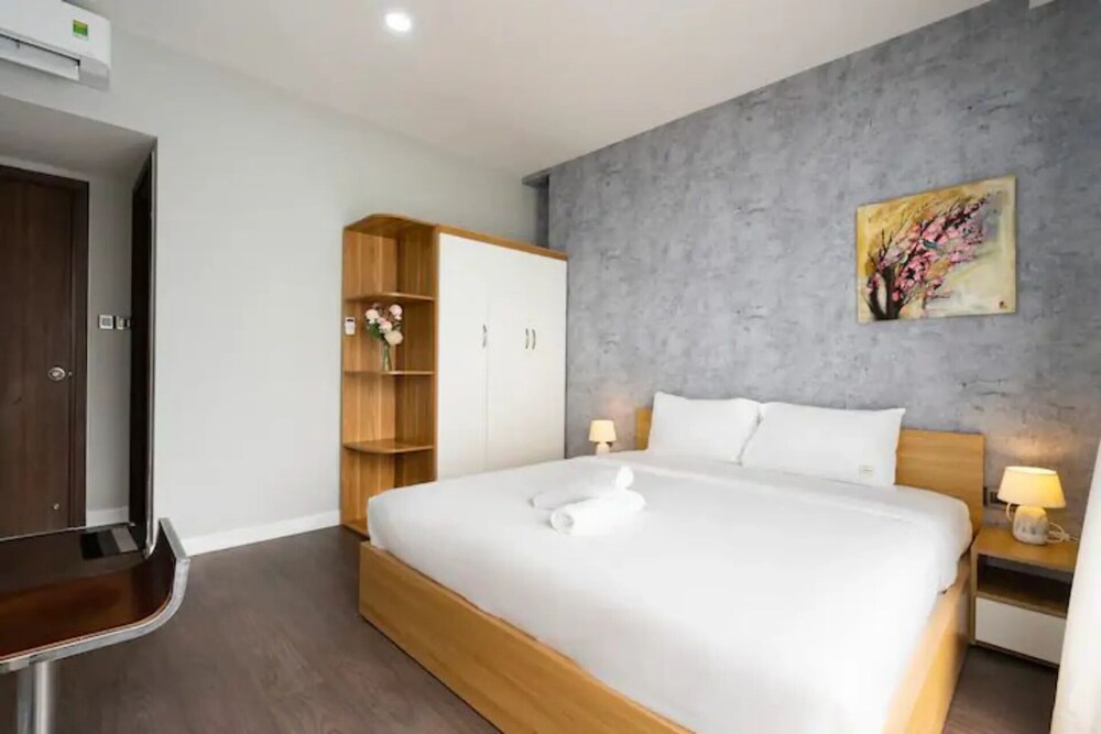 Prestige Saigon Royal - Modern Apartment