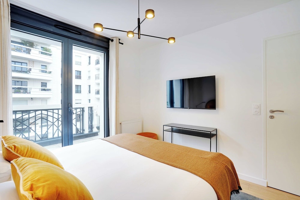 Duplex With Terrace in Levallois view 3