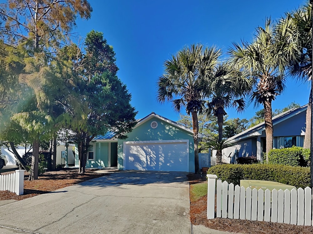 Emerald Port Of Call by Southern Vacation Rentals