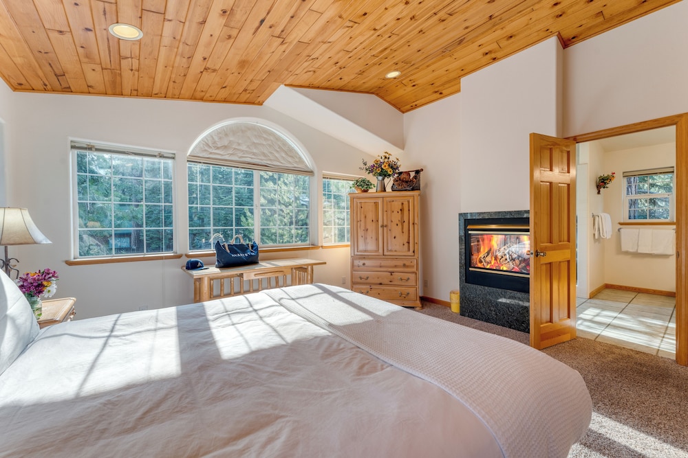 Tahoe Vista by Avantstay Central Location + Patio