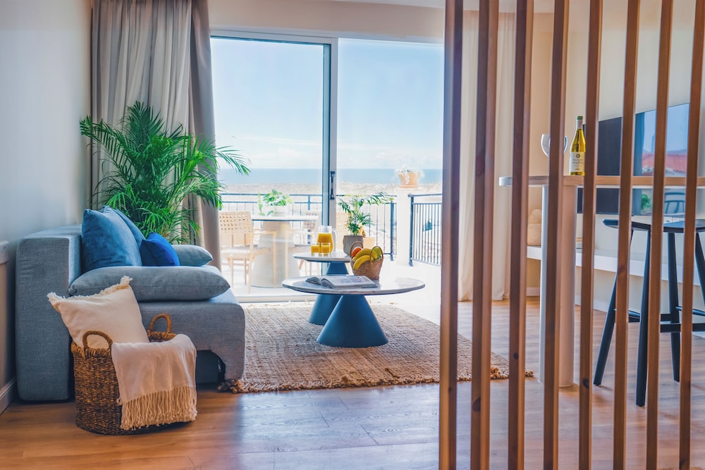 WellClub Family Wellness & Sea View Suites