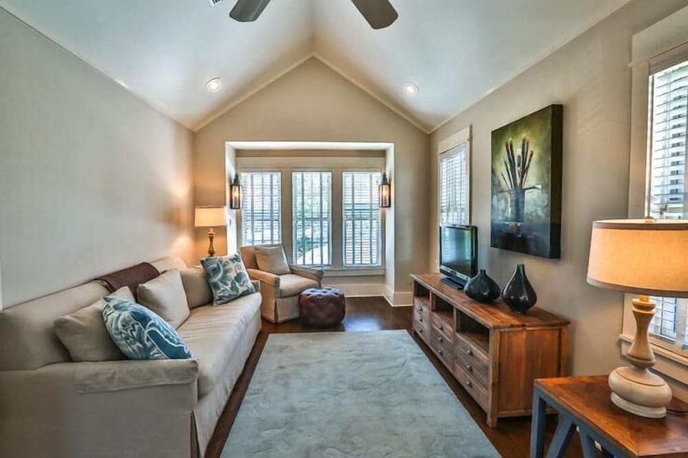 The Flagship of Watersound 5 Bedroom Holiday Home by Five Star Properties