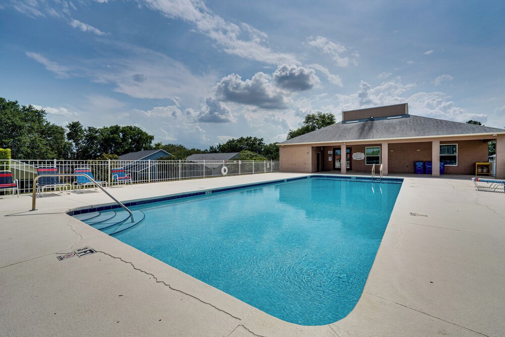 Southern Dunes Family Retreat: Hot Tub & Game Room