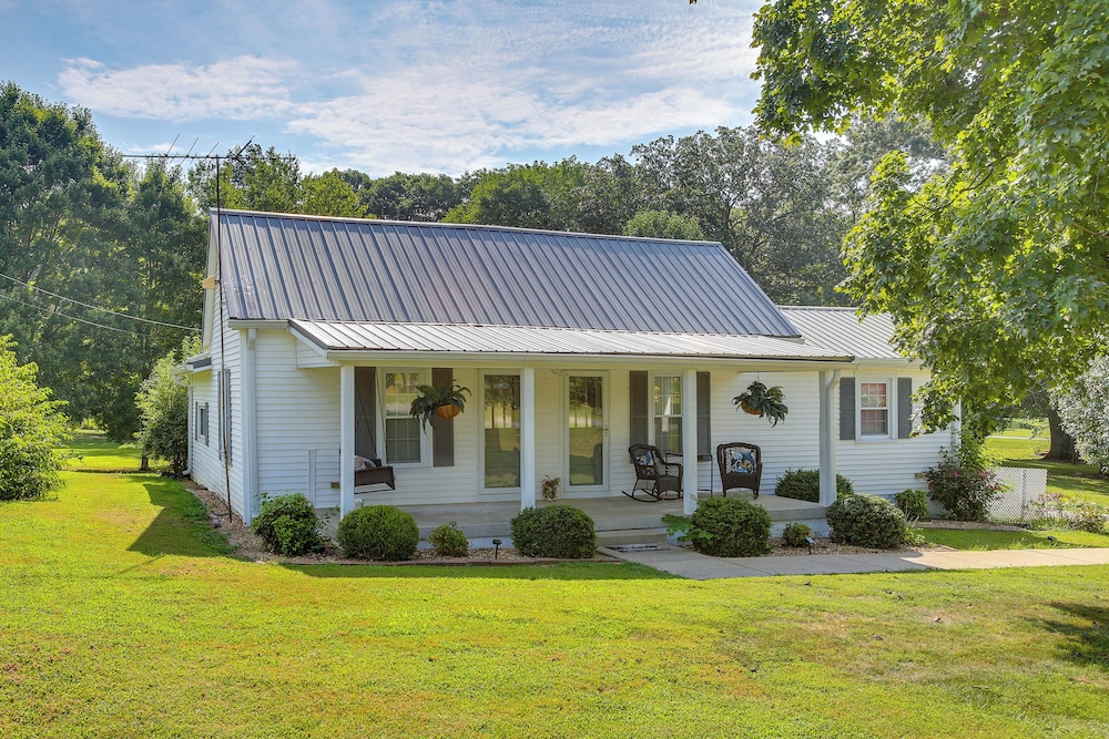 Home 9 Mi to Dtwn Springfield w/ Porch & Yard!