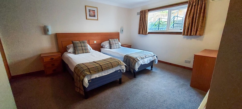 Loch Rannoch Highland Club Red Squirrel Lodge 05