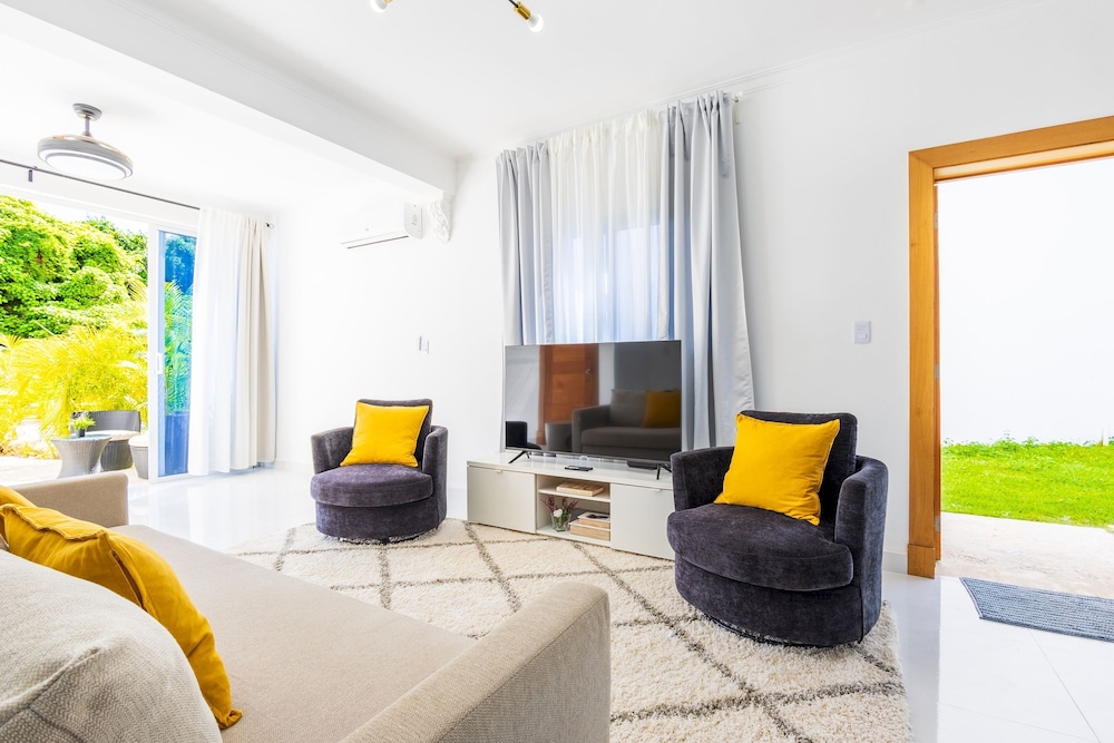 New Modern 2-lvl Punta Cana Villa in Gated Community With Private Pool Rooftop Jacuzzi
