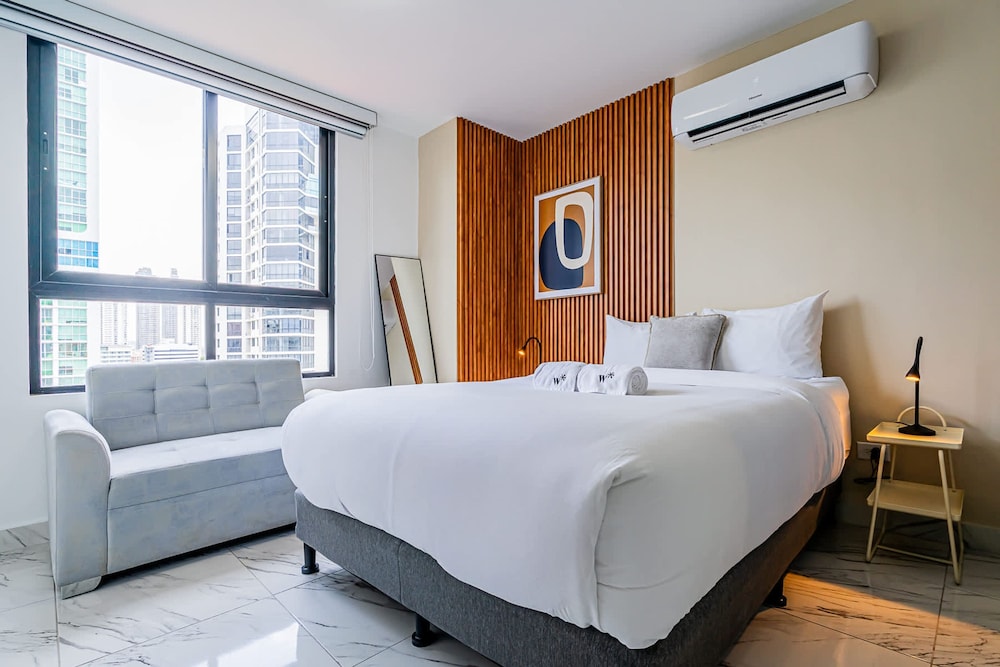 w Sophisticated 1BR w High-rise View in Calle 50