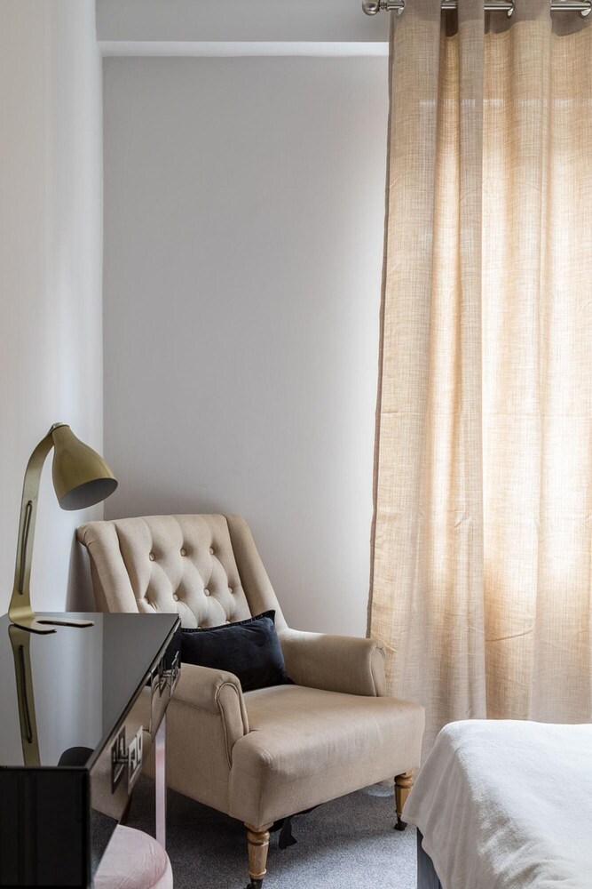 Picktheplace 3-bedroom Portman Square
