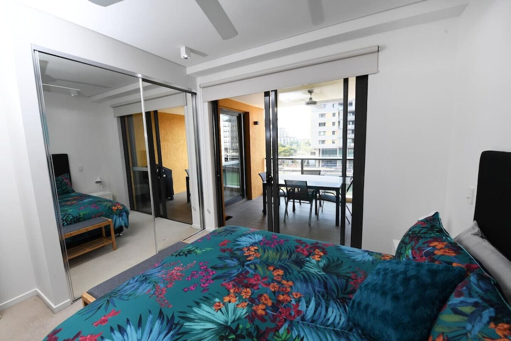 Zen Golden Bay Harbour View Pool Balcony