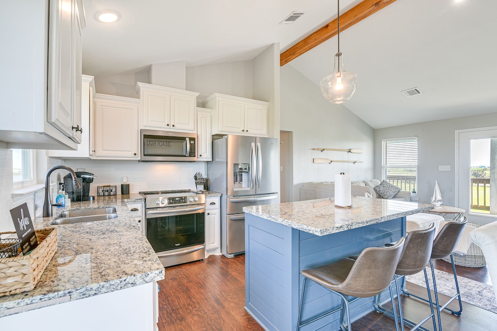 Near Beach Access: Galveston Home w/ Grill & Patio