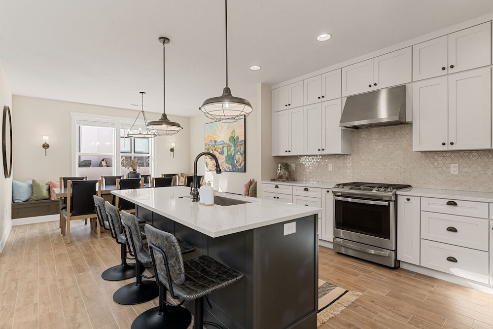 Southwest Manor 5 Bedroom Home