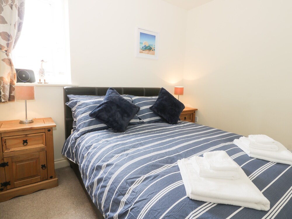 2 Perran Court