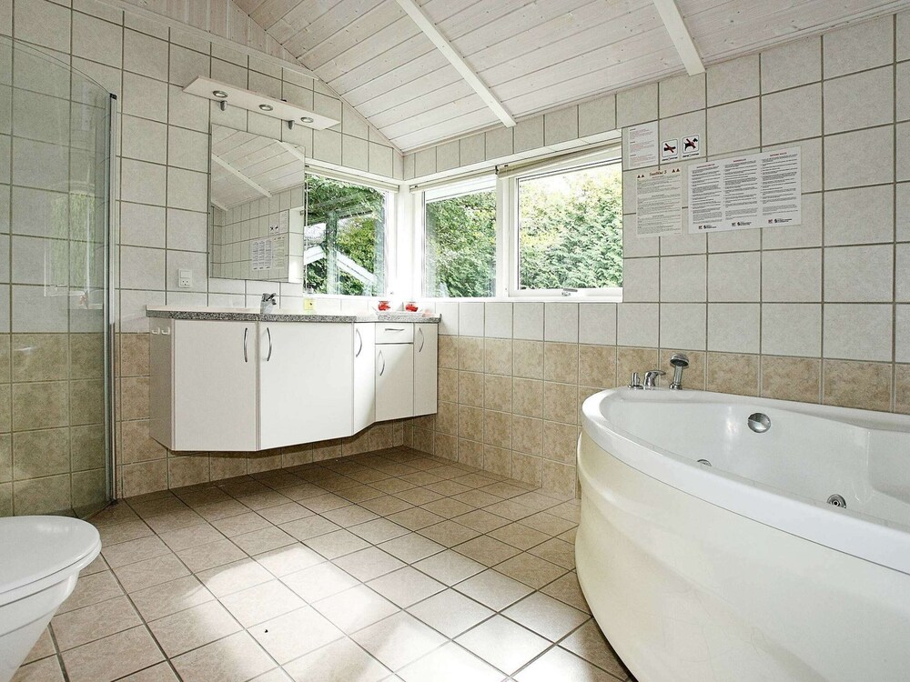 Cozy Holiday Home in Hadsund near Family Friendly Beach view 3