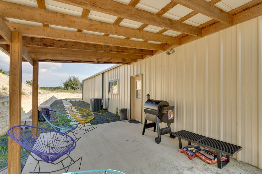 Getaway w/ Fire Pit 5 Mi to Pedernales River! - Property Image 16