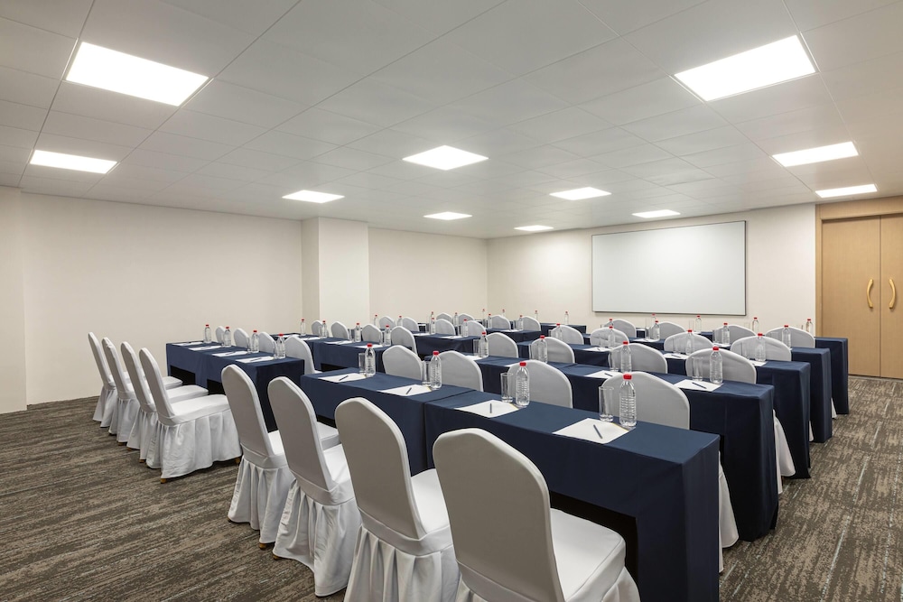 Microtel BY Wyndham Maoming Dianbai