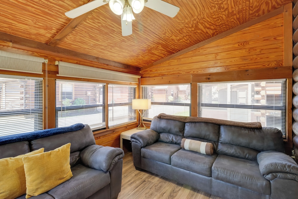 Cabin w/ Boat Launch & Pool Access in Okeechobee