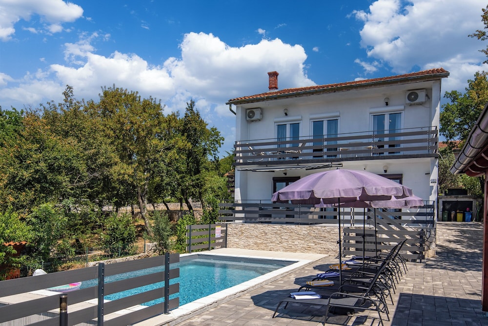 Villa Natali With Pool And Sea View
