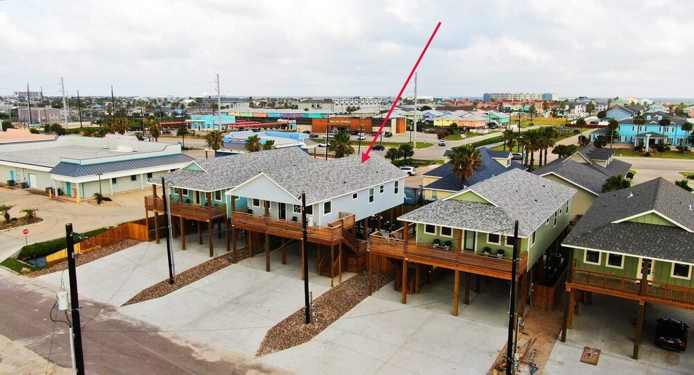 Deja Blue Coastal Retreat w/ Pool, Firepit, BBQ & Outdoor TV Lounge