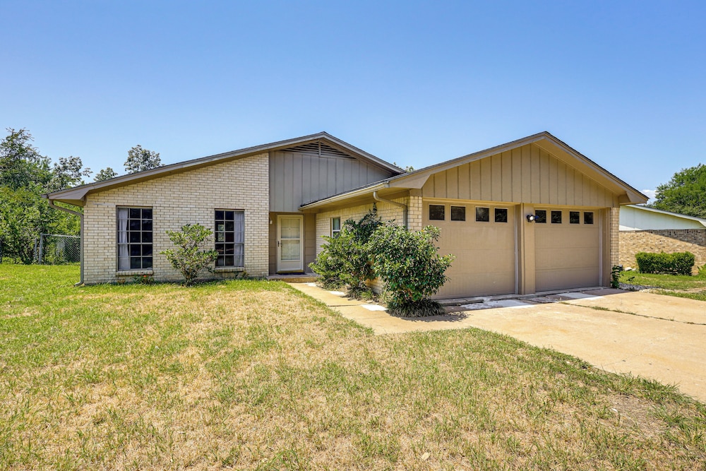 3 Mi to Dtwn! Group-friendly Getaway in Temple