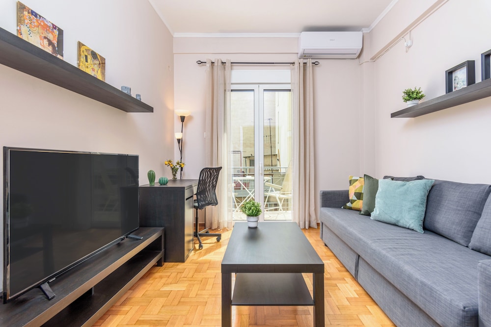 Selany's Chic Apt in the Heart of Athens