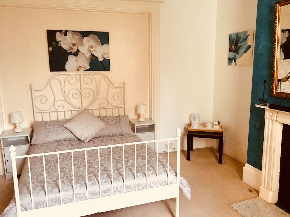 Bentons Guesthouse