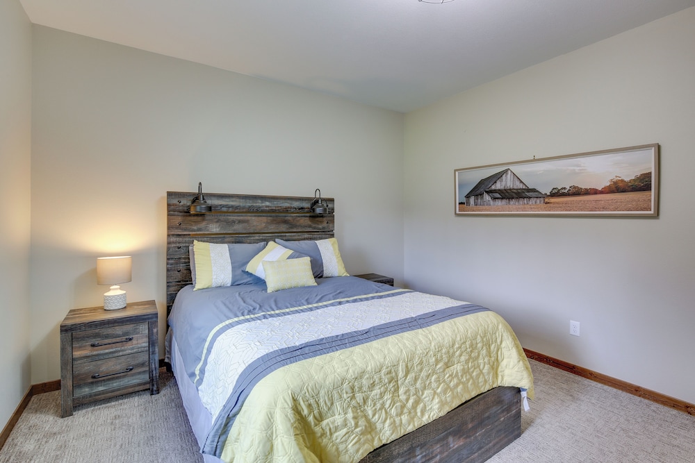 Family-friendly Lead Cabin Near Atv/snowmobiling view 2