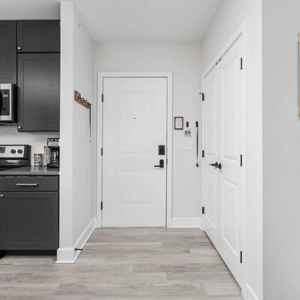 Cozysuites Stylish 2BR at Meridian Kessler