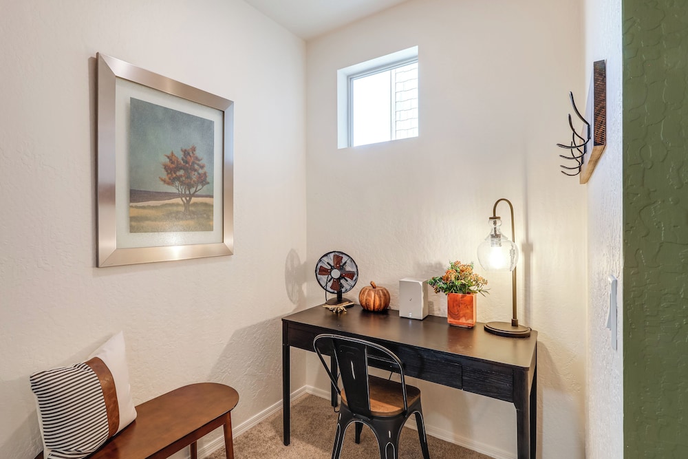 1 Mi to Dtwn Flagstaff: Condo w/ 2 Balconies!