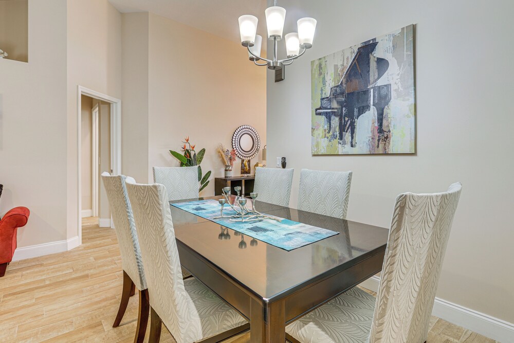 8 Mi to Stuart Beach: Home w/ Pool Access!
