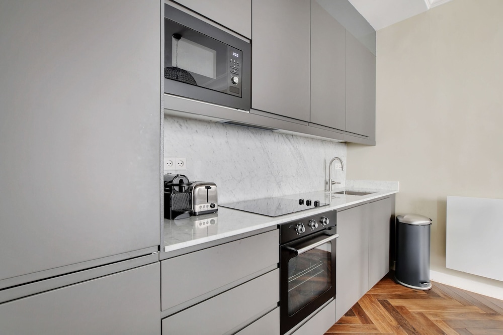 Charming Apartment - 1br/4p - Place Victor Hugo