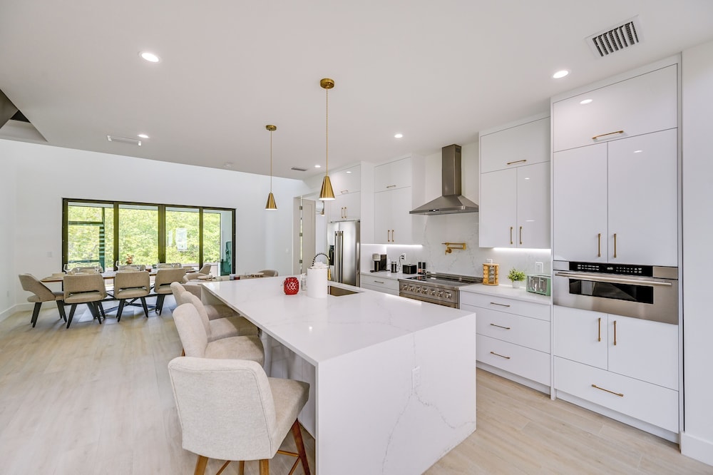 Walk to Celebration Park: Naples Home w/ Pool!