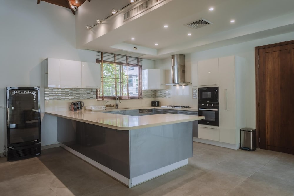Luxury 3BR Villa 5 Private Pool, Gym & Jacuzzi