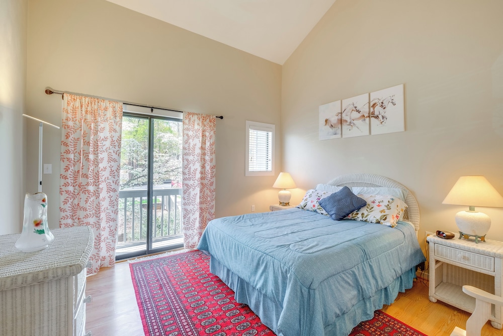 Dock + Pool Access: Condo on Smith Mountain Lake