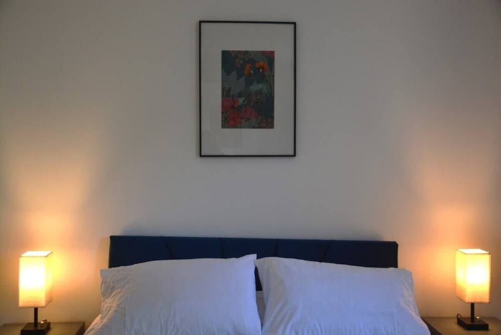 Stunning 2 BD Apartment in Cheltenham
