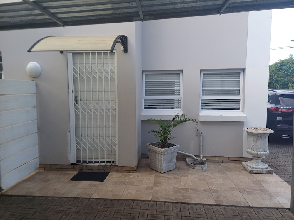 Cosy 2 Bedroom Apartment in a Prominent Area of East London Nahoon