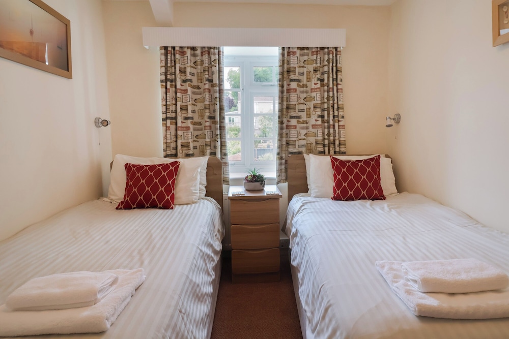 3 Dolphin Cottages