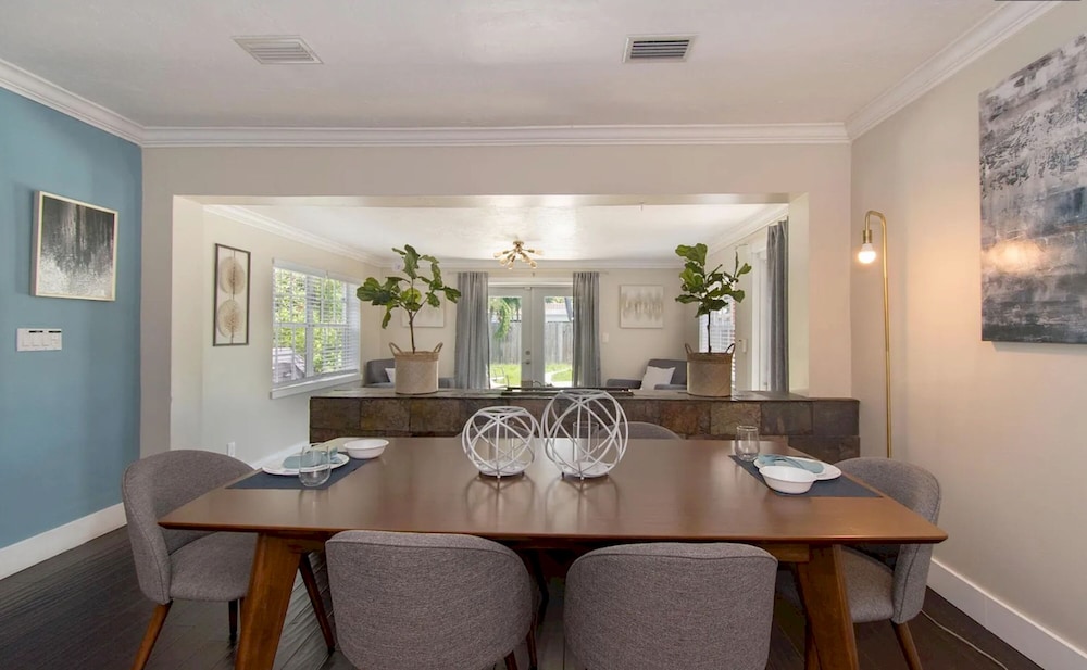 Sunlit Escape 3BR 2BA w Private Pool Backyard