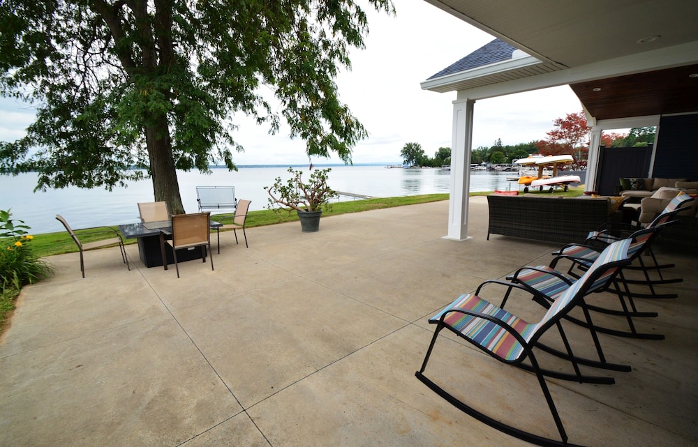 Waters Edge B&B Resort