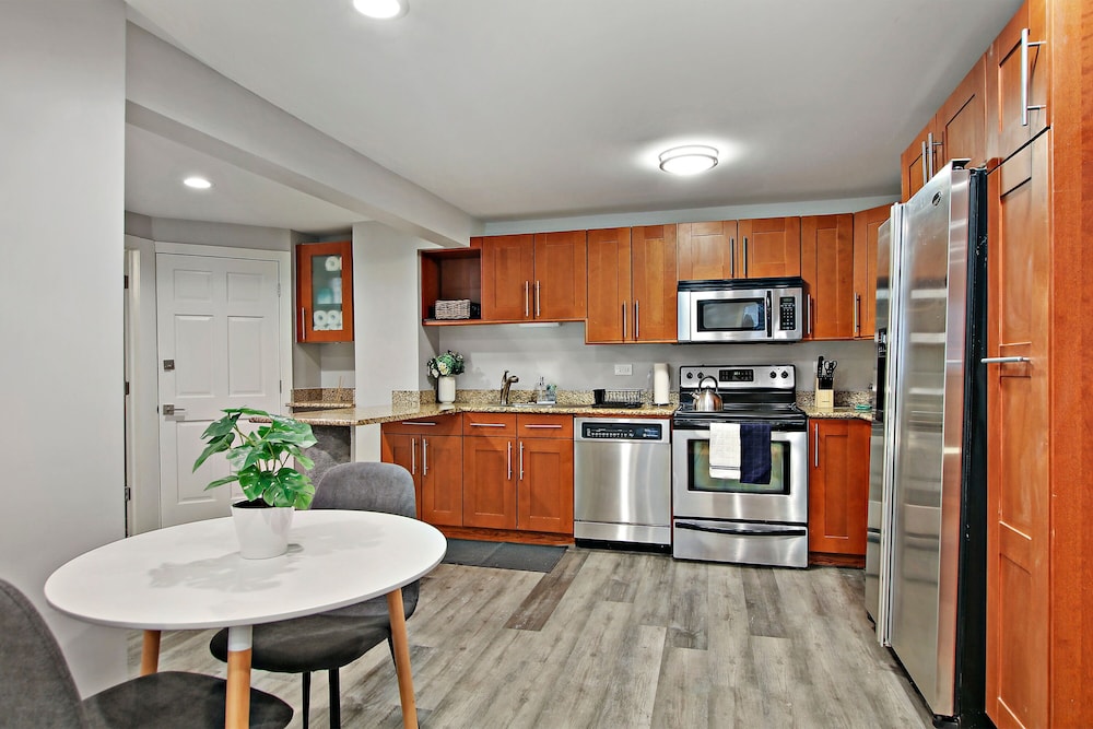 Perfectly Designed 1BR - Barry GA
