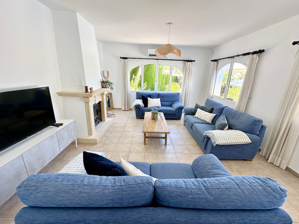 3 Bedroom Villa Walking Distance to Moraira