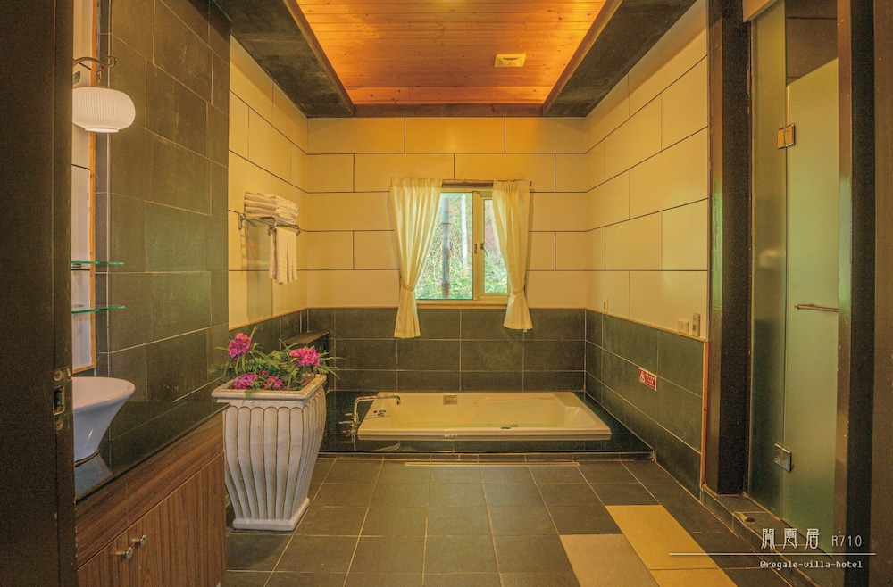 Regale Villa Hotel