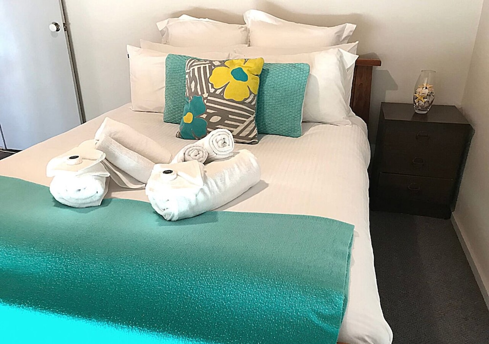 Cosy AffordableGetaway Wifi Netflix Wine view 4