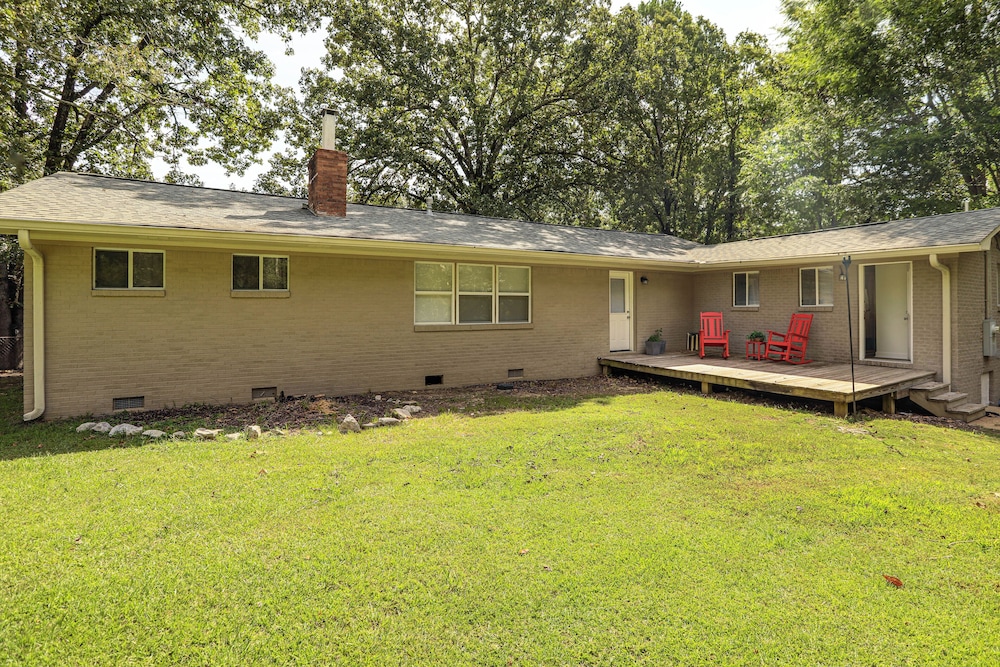 < 1 Mi to Ole Miss & The Grove! Charming Getaway