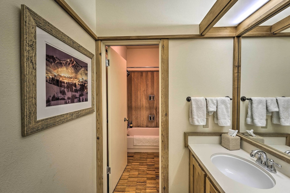 Sun Valley Resort Getaway < 2 Mi to Ski Lifts