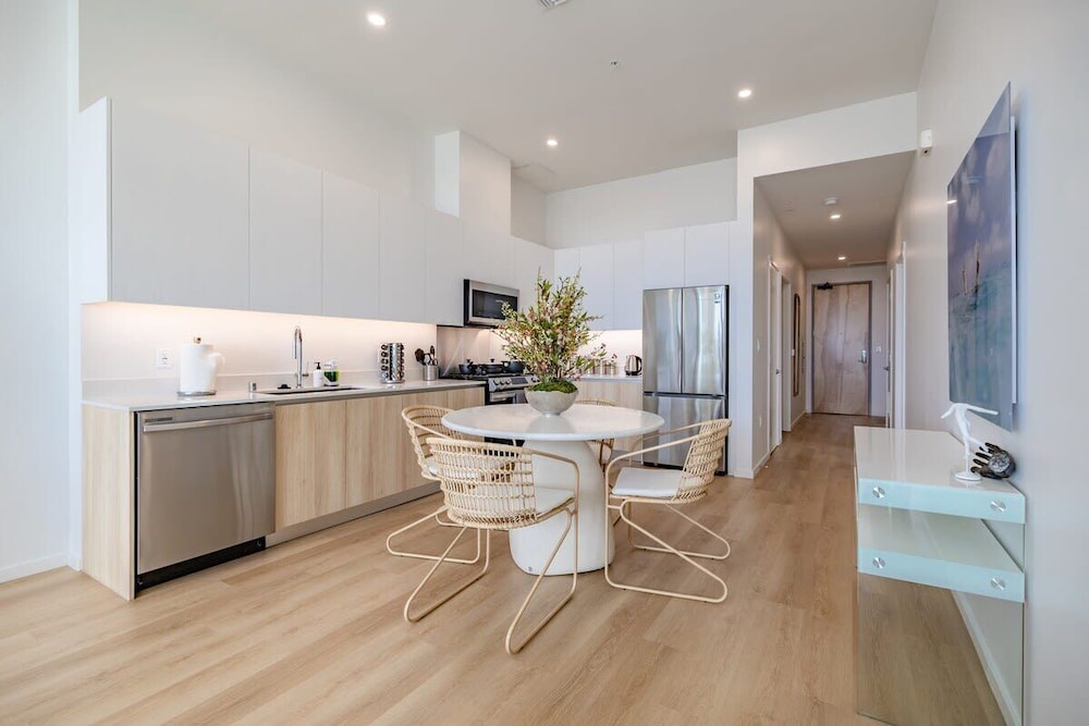 @ Marbella Lane - Sleek Corner Ocean View